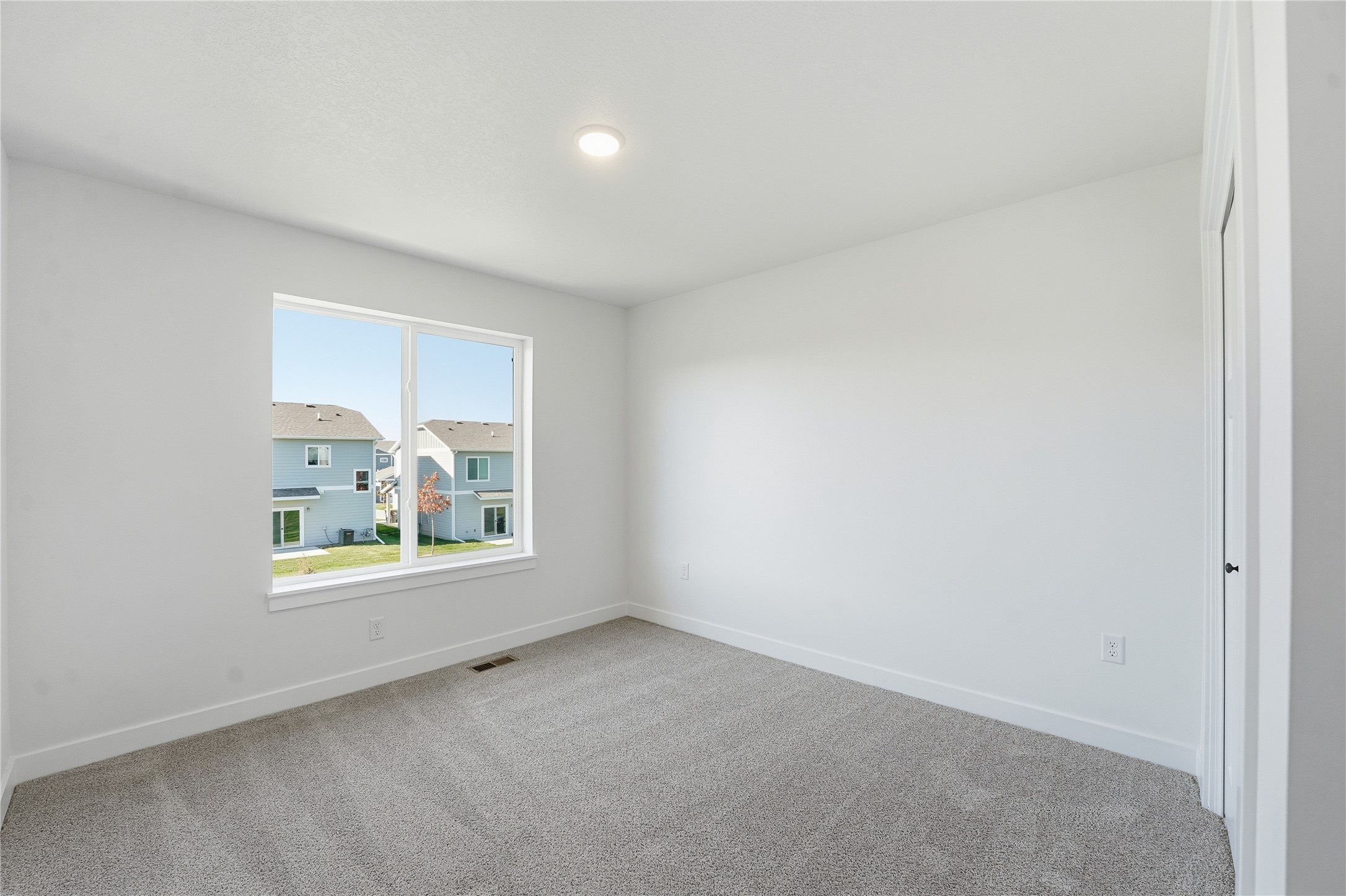 216 NW Waverly Drive