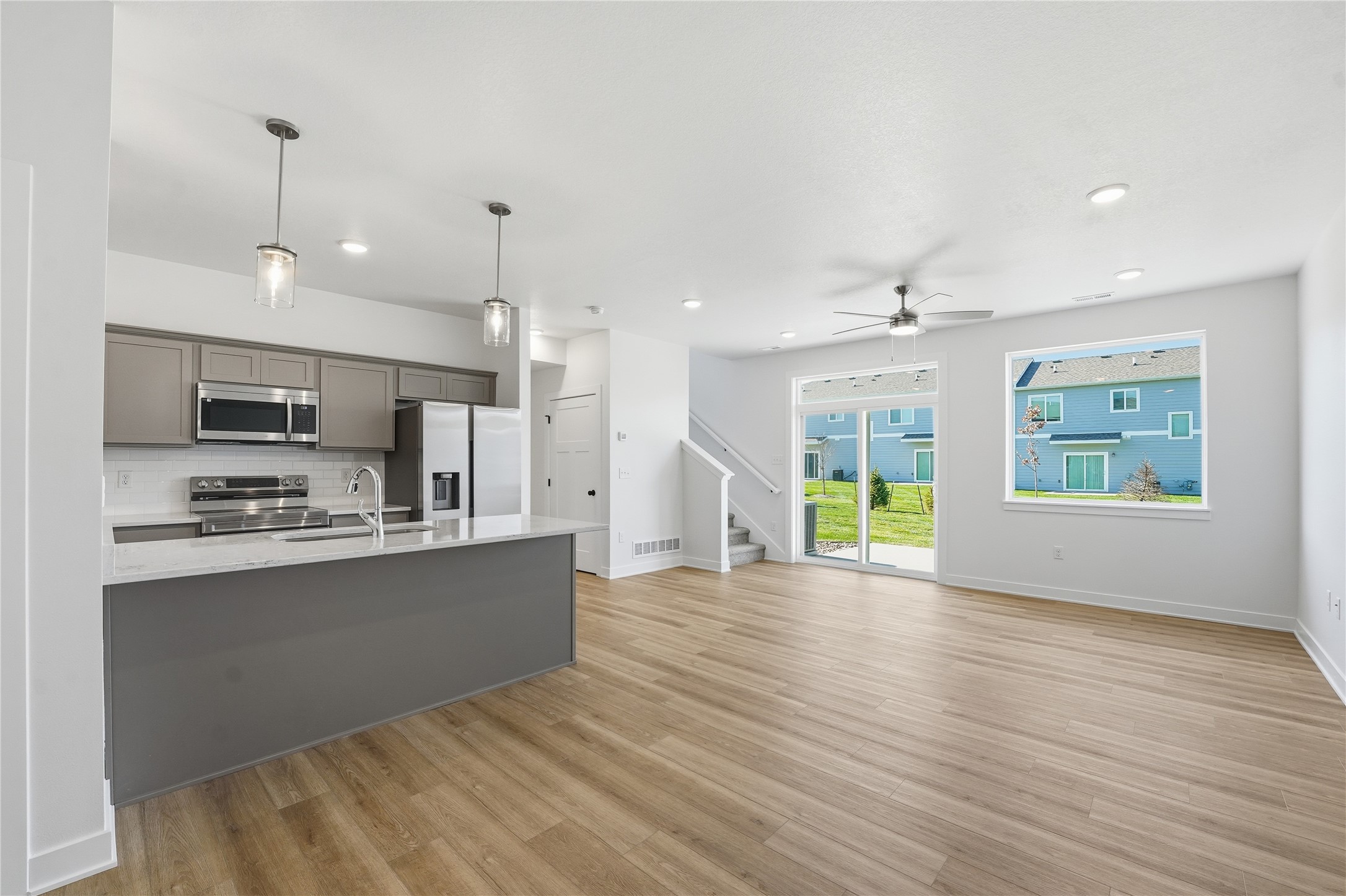 216 NW Waverly Drive