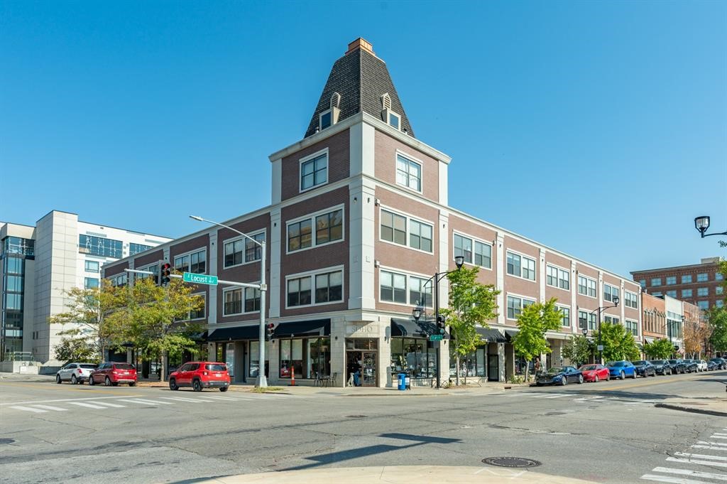 400 E Locust Street 207