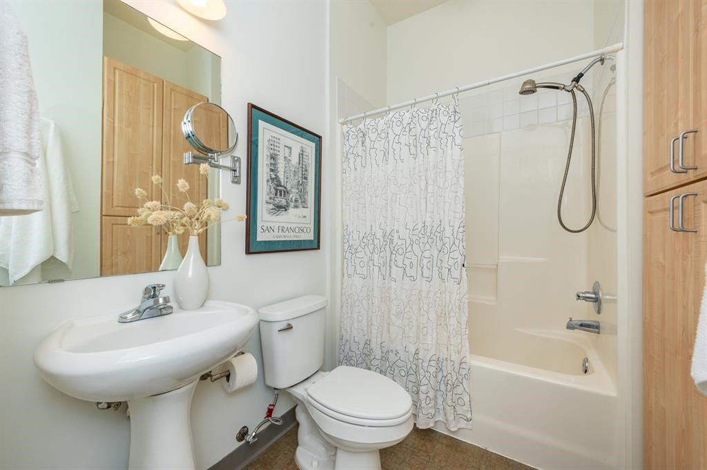 400 E Locust Street 207