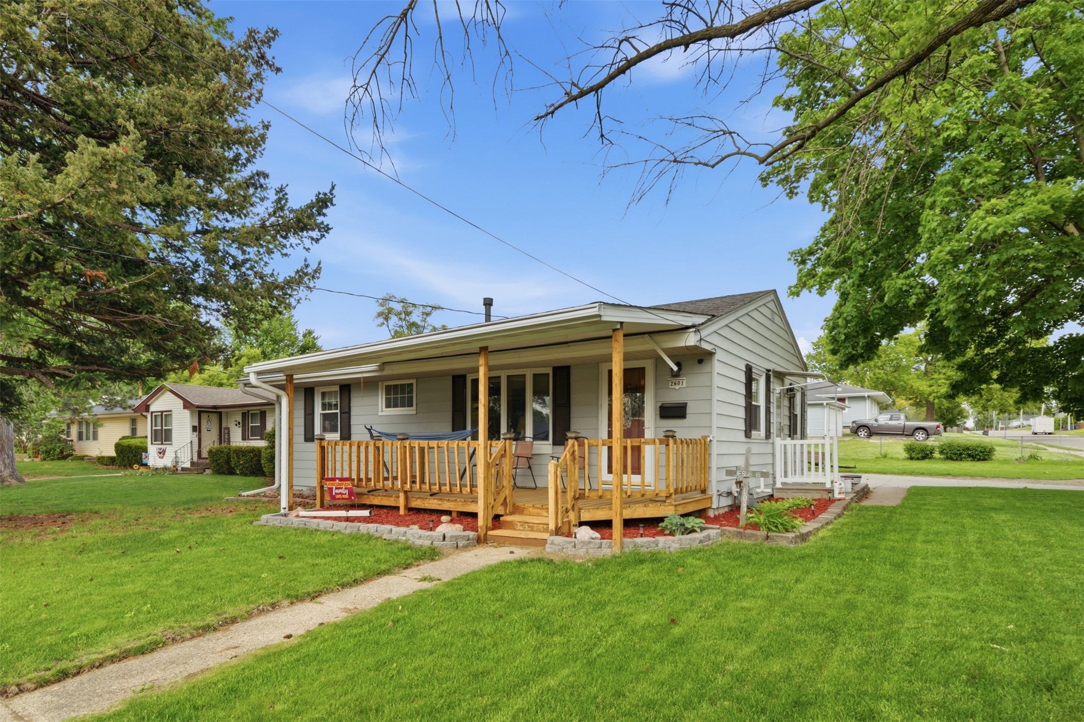 2601 E 40th Street