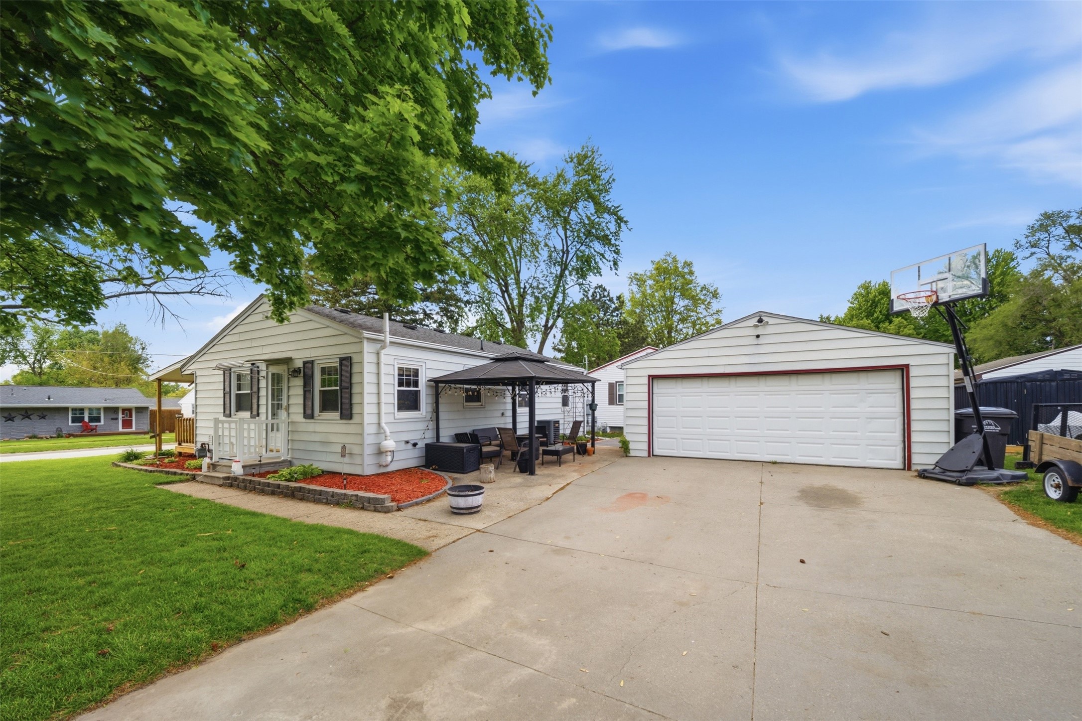 2601 E 40th Street