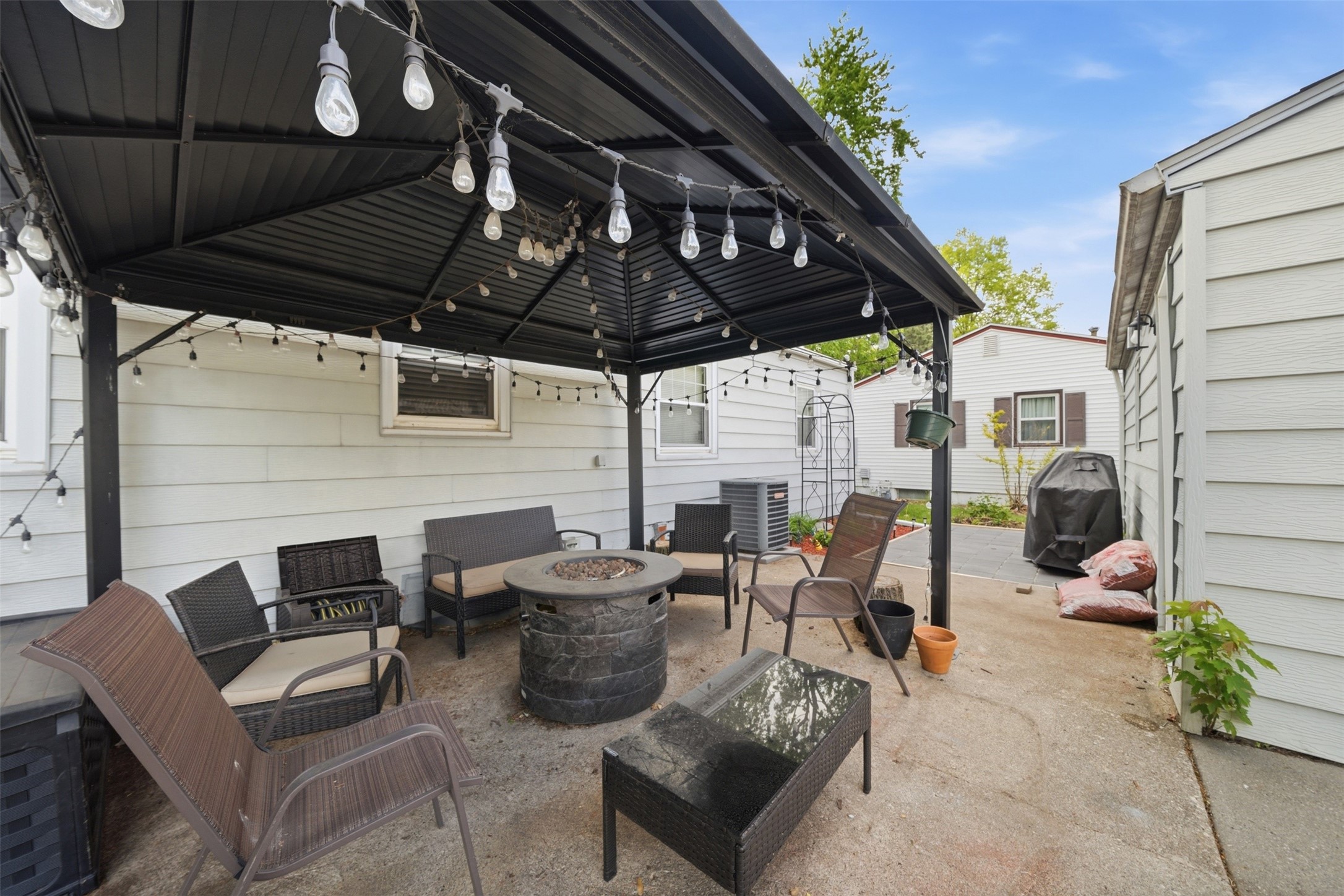2601 E 40th Street