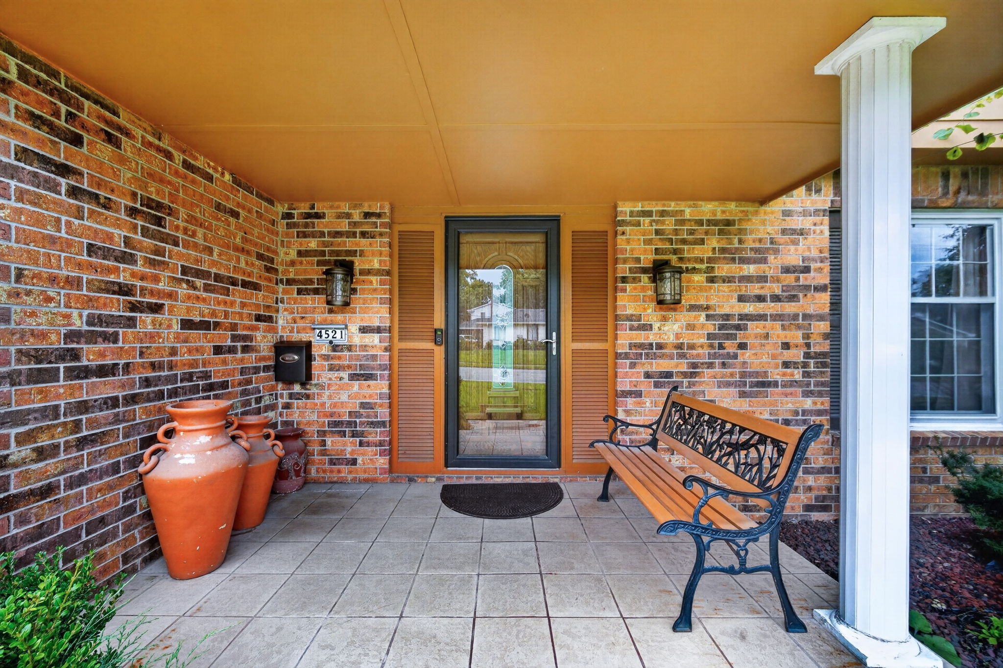 4521 Aurora Avenue