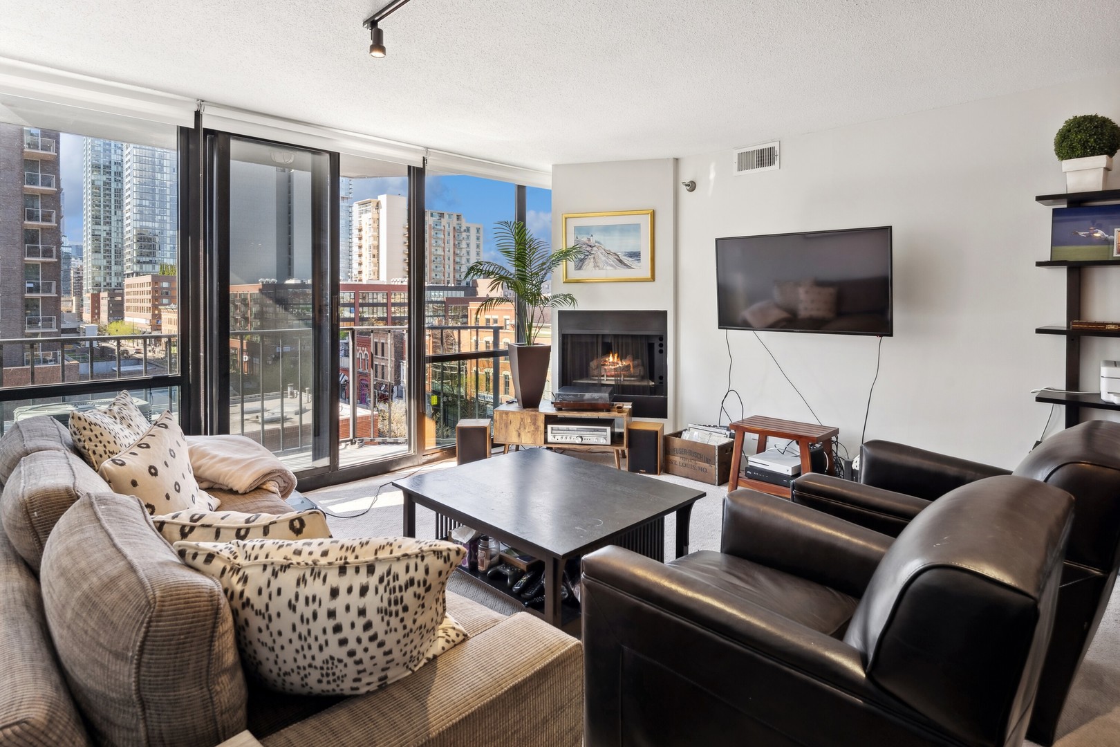 1309 N Wells Street Unit: 604