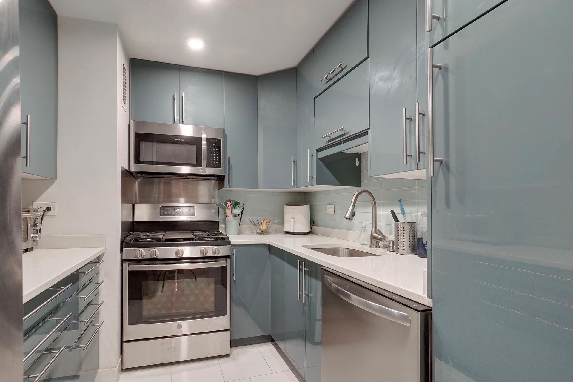 333 PEARL Street 8J