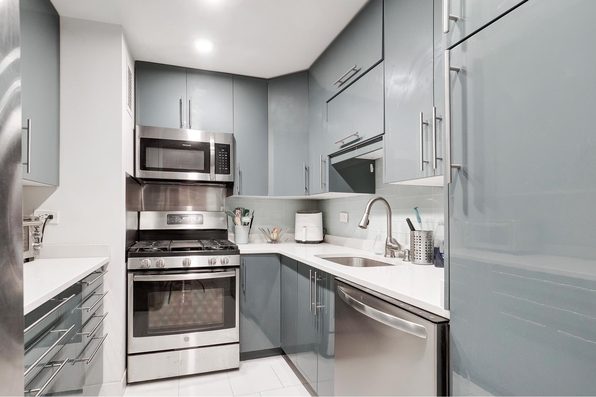 333 PEARL Street 8J