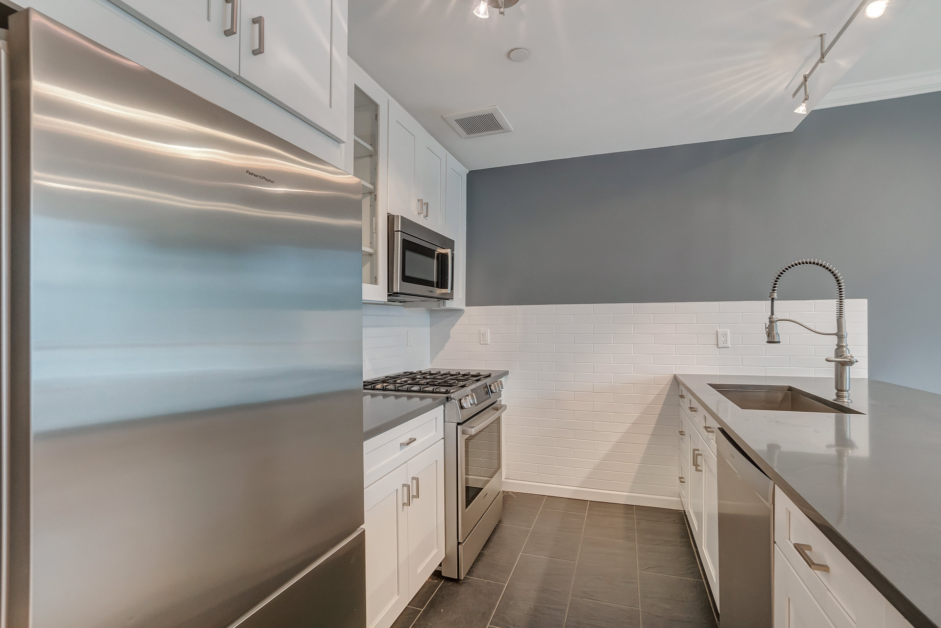 245 16TH Street 3