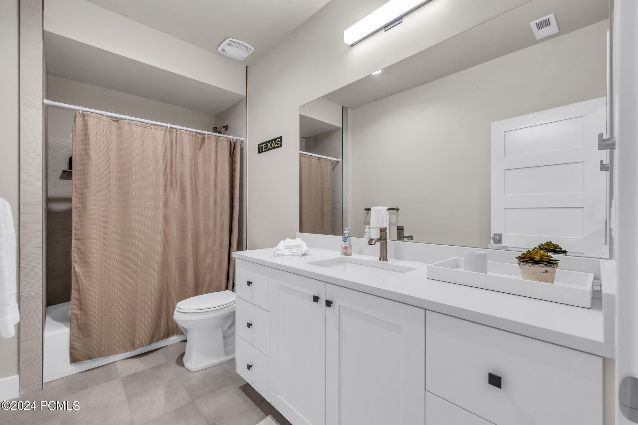 864 W Eland Circle, 53