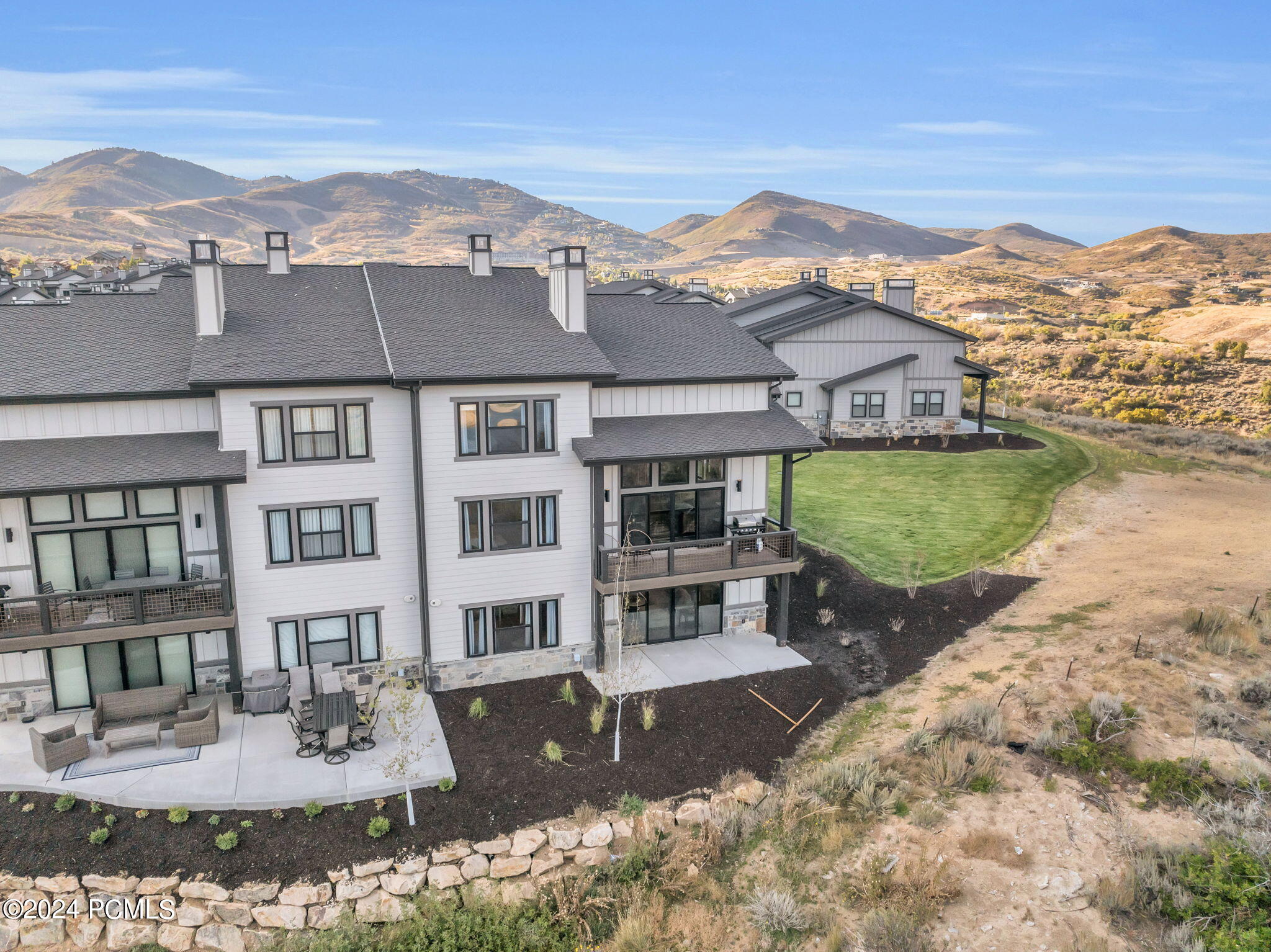 864 W Eland Circle, 53