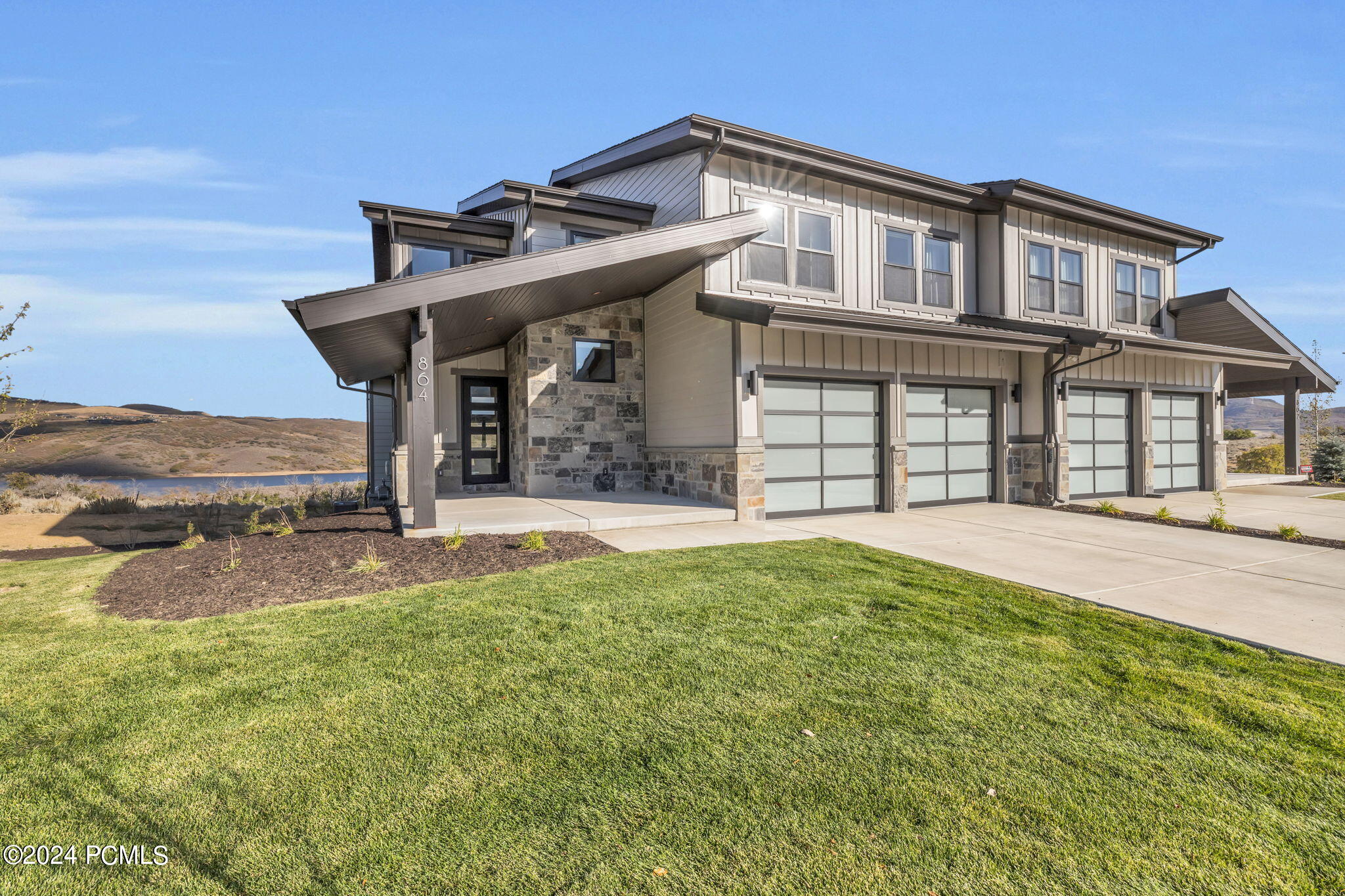 864 W Eland Circle, 53