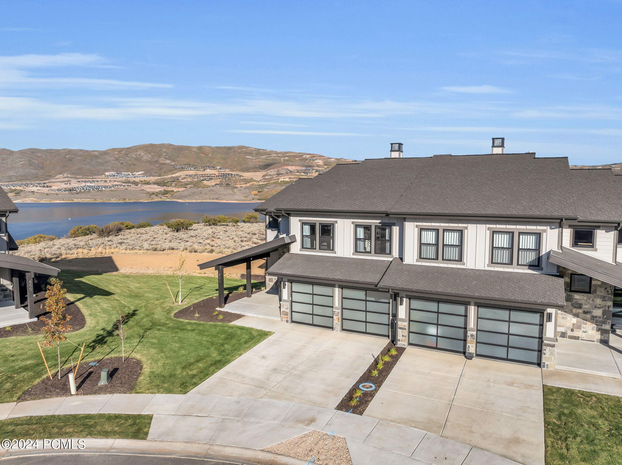 864 W Eland Circle, 53