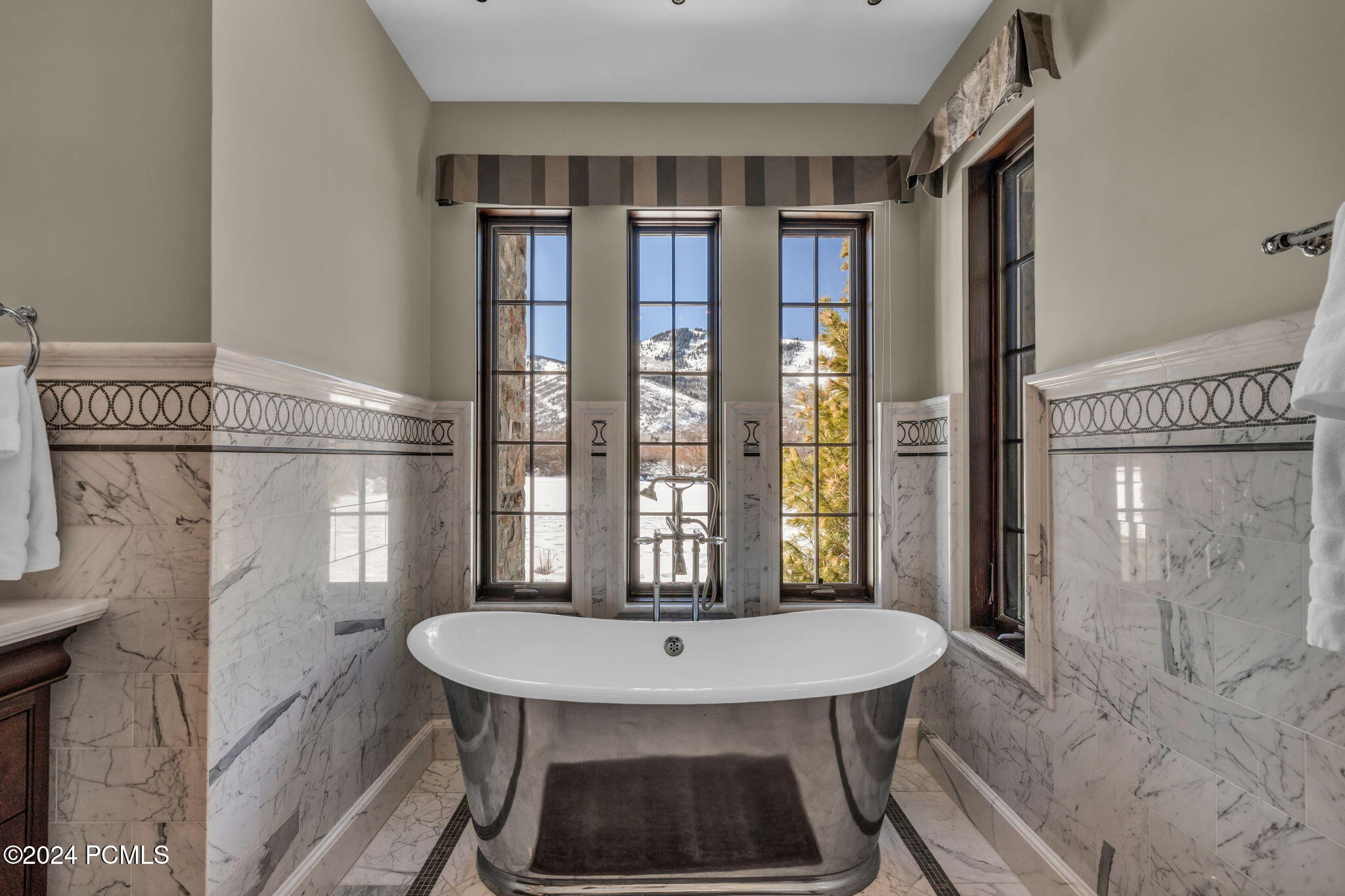 2743 Meadow Creek Drive