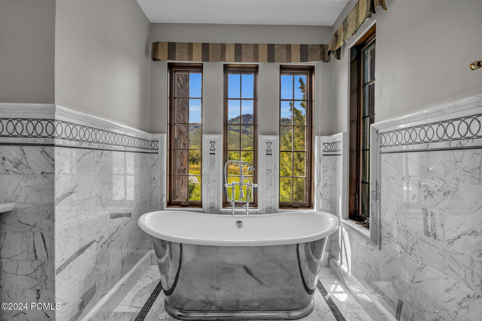 2743 Meadow Creek Drive