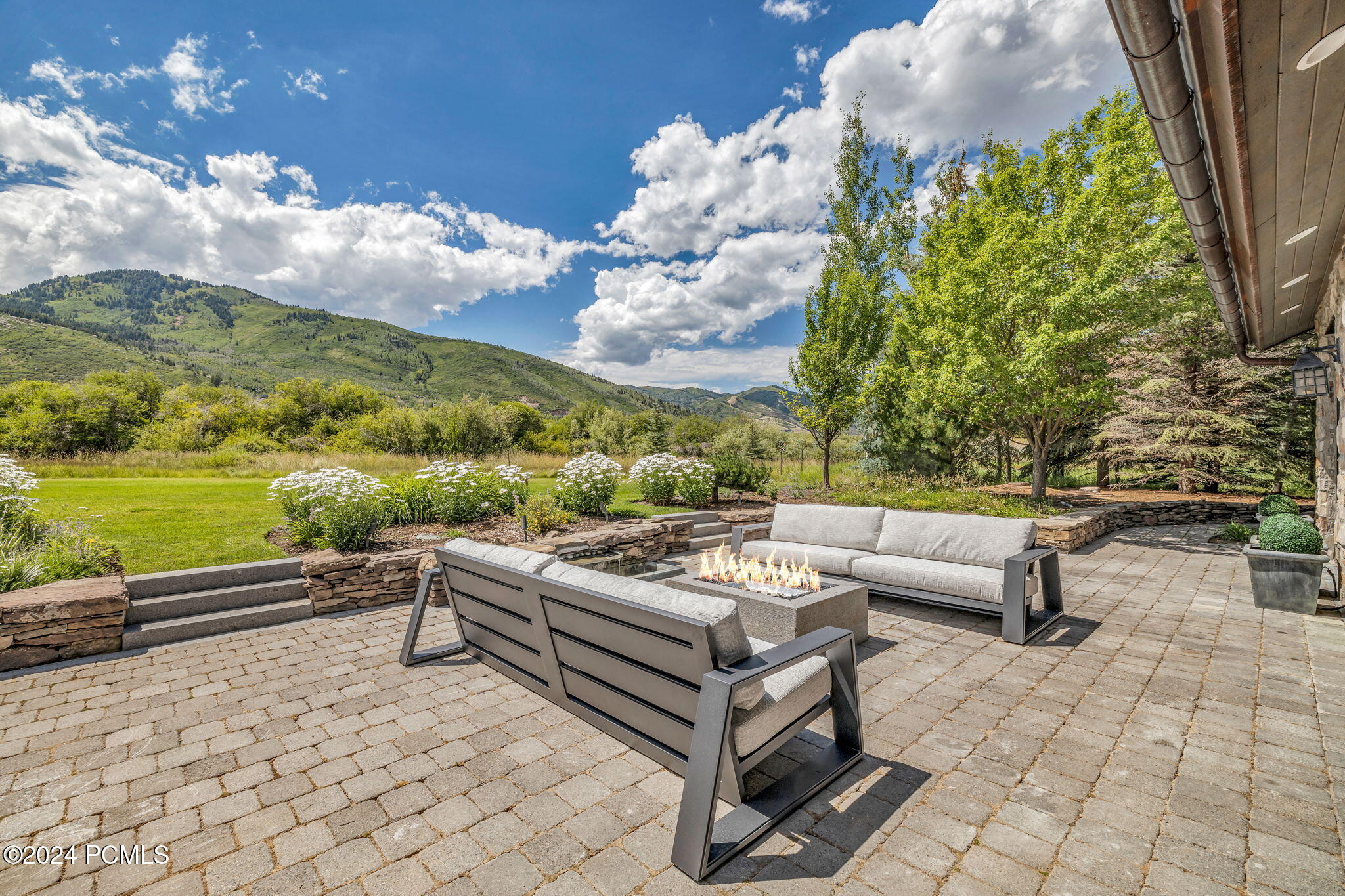 2743 Meadow Creek Drive
