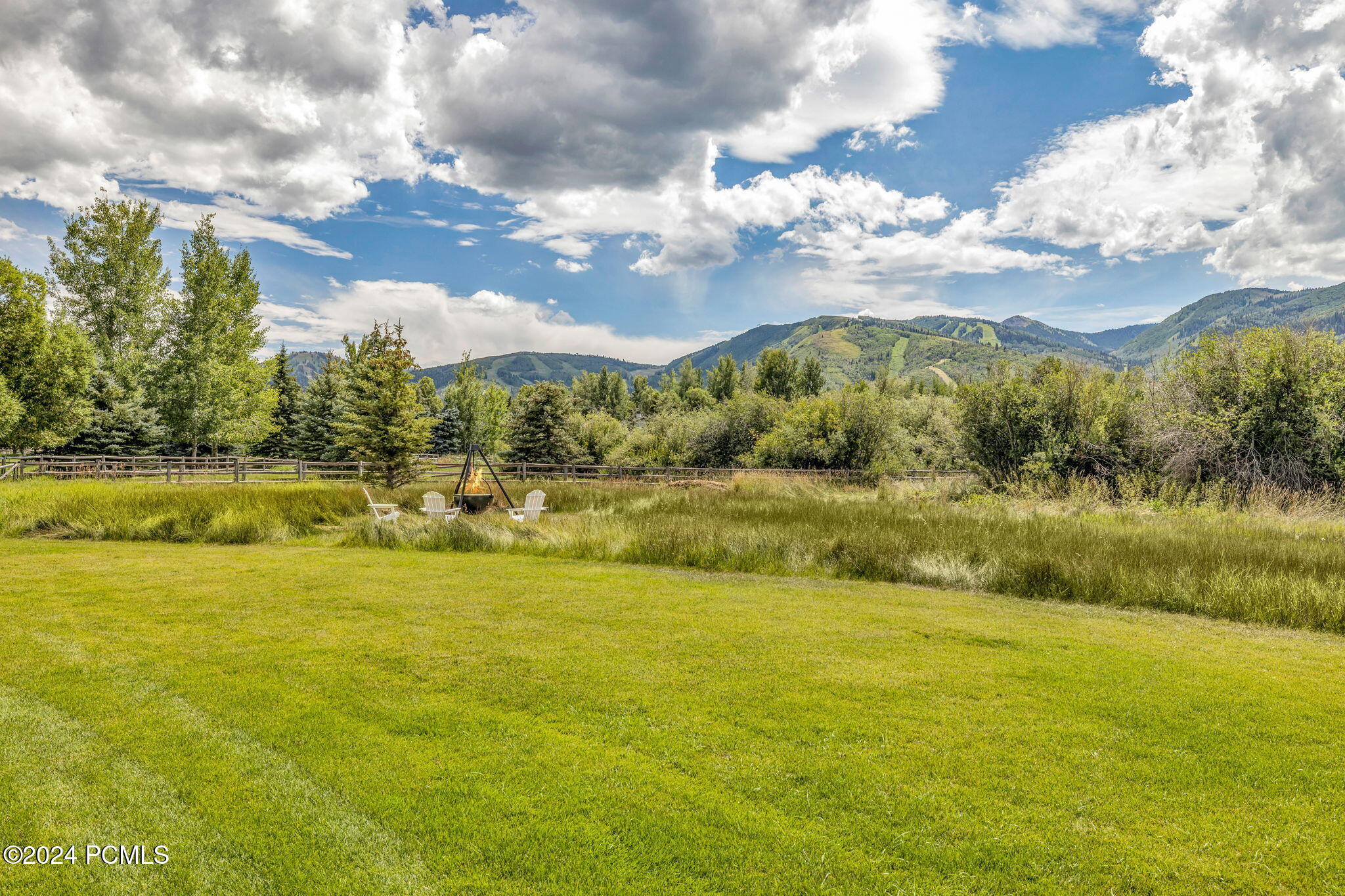 2743 Meadow Creek Drive