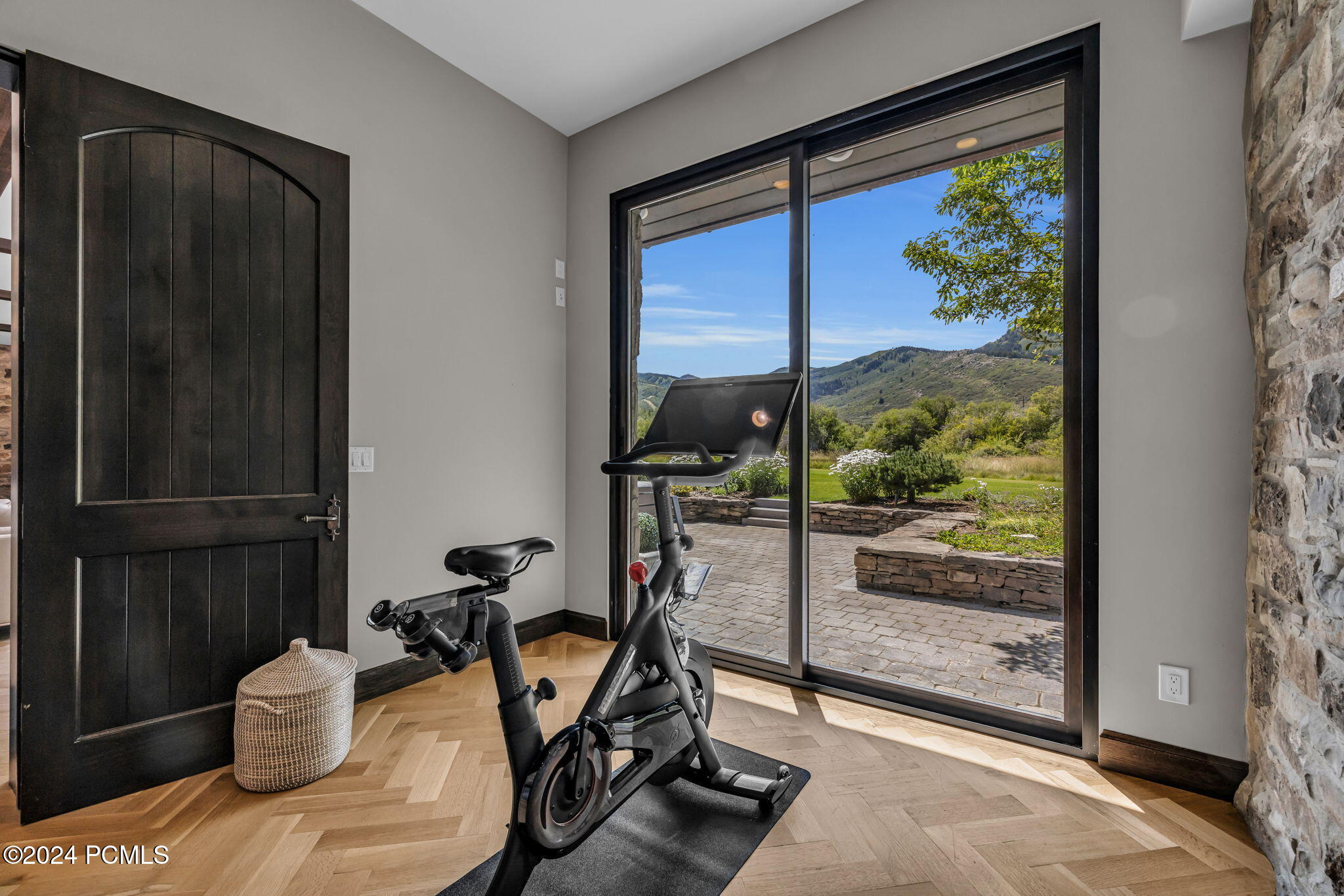 2743 Meadow Creek Drive