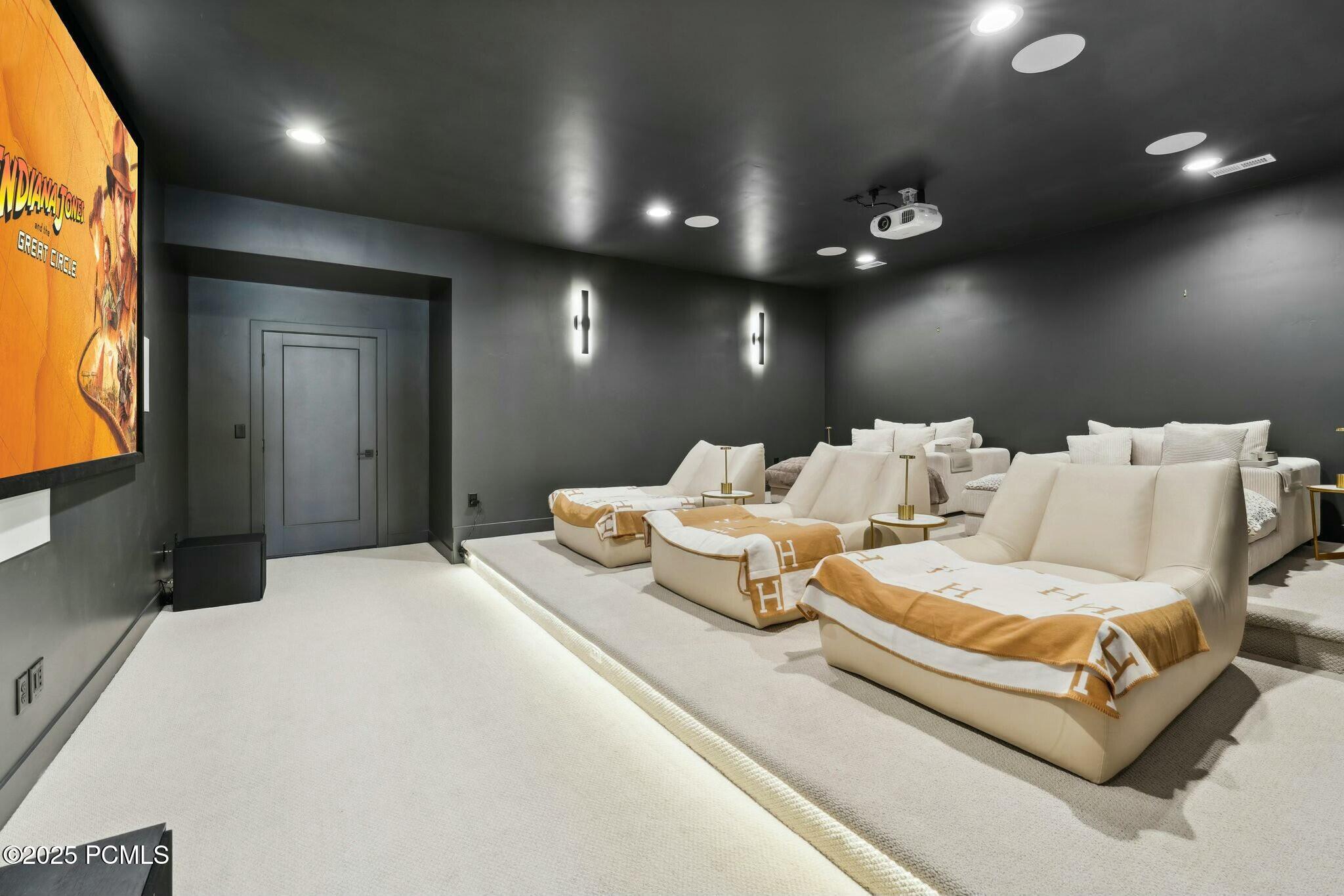 5329 N Lauralwood Street