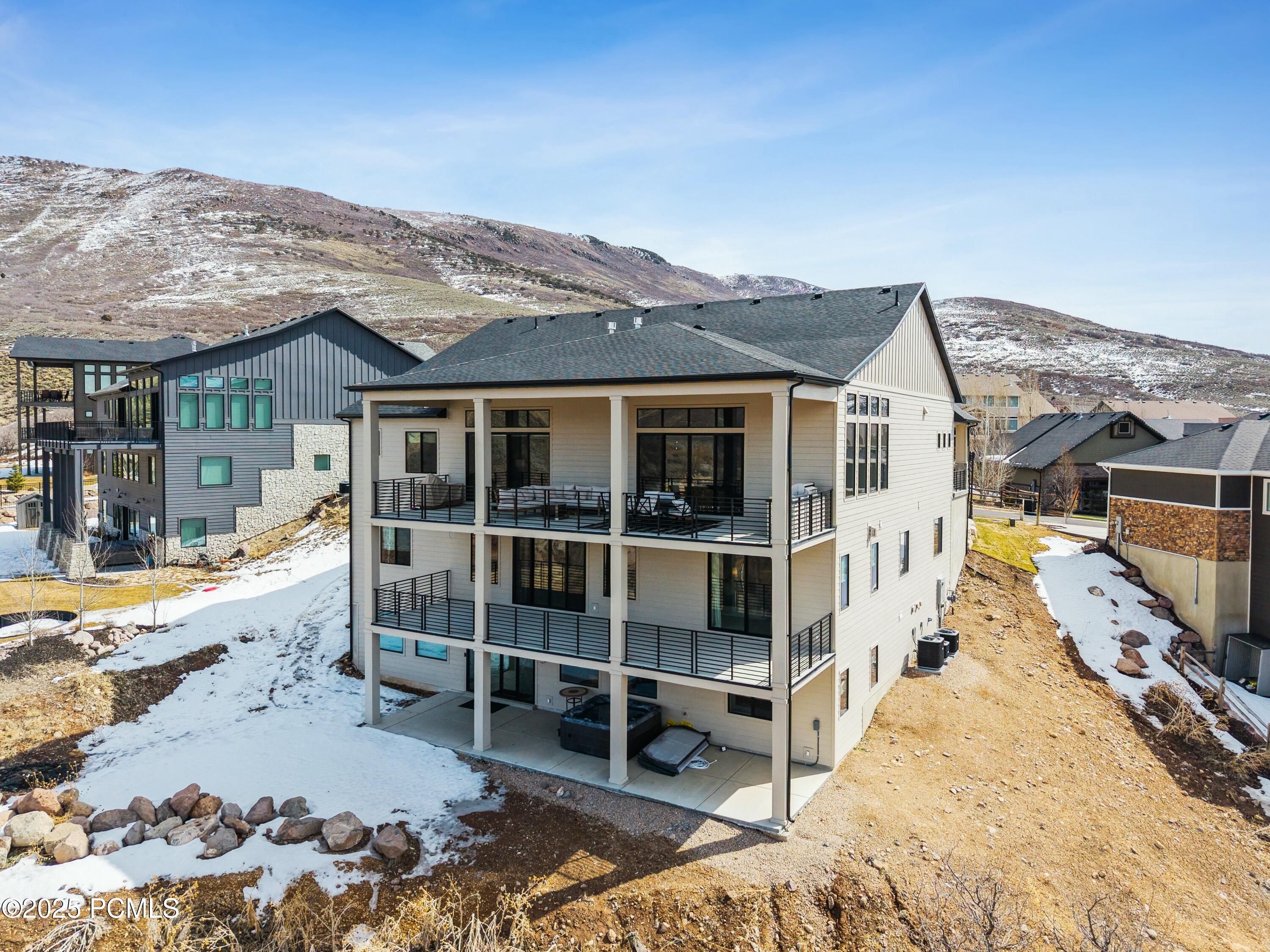 5329 N Lauralwood Street