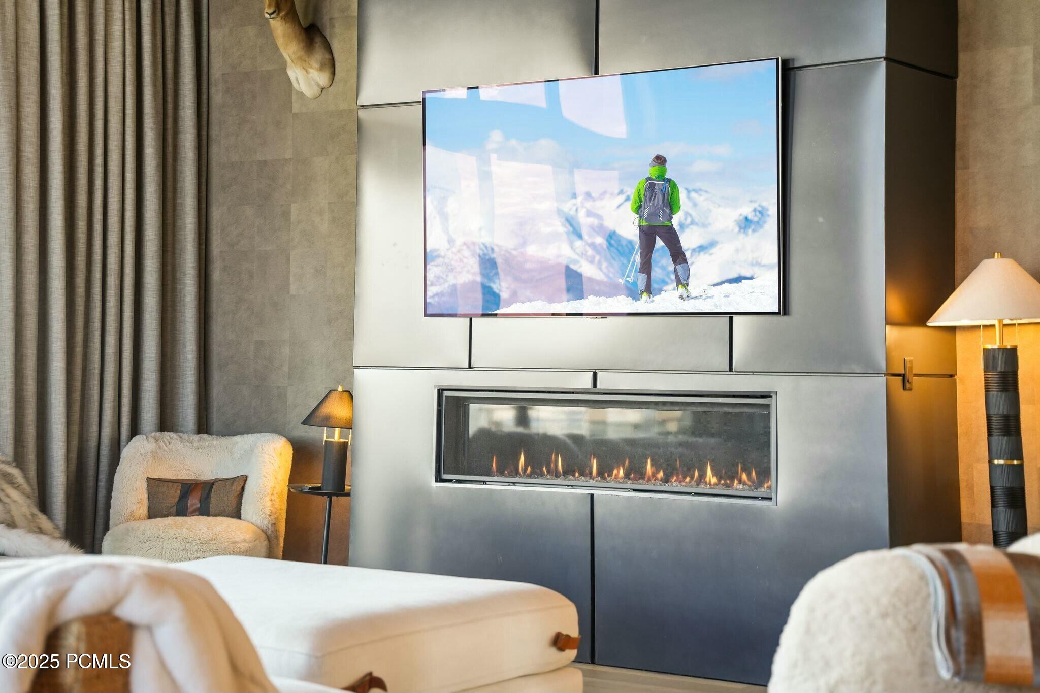 5329 N Lauralwood Street