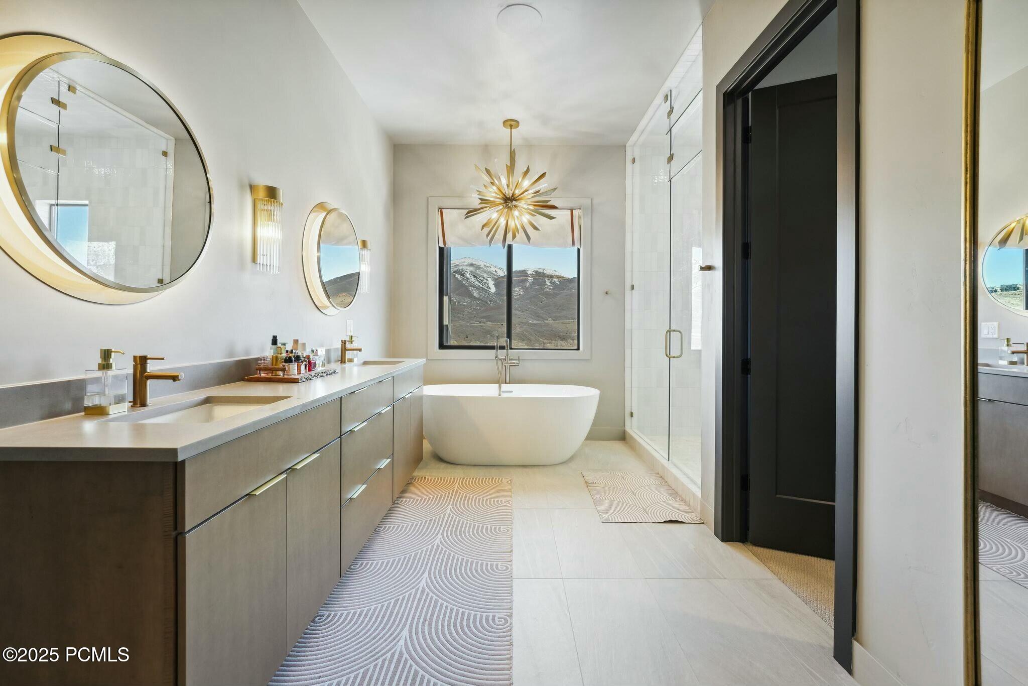 5329 N Lauralwood Street