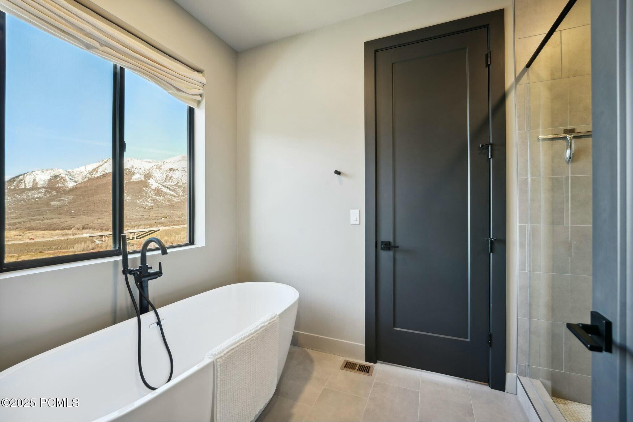 5329 N Lauralwood Street