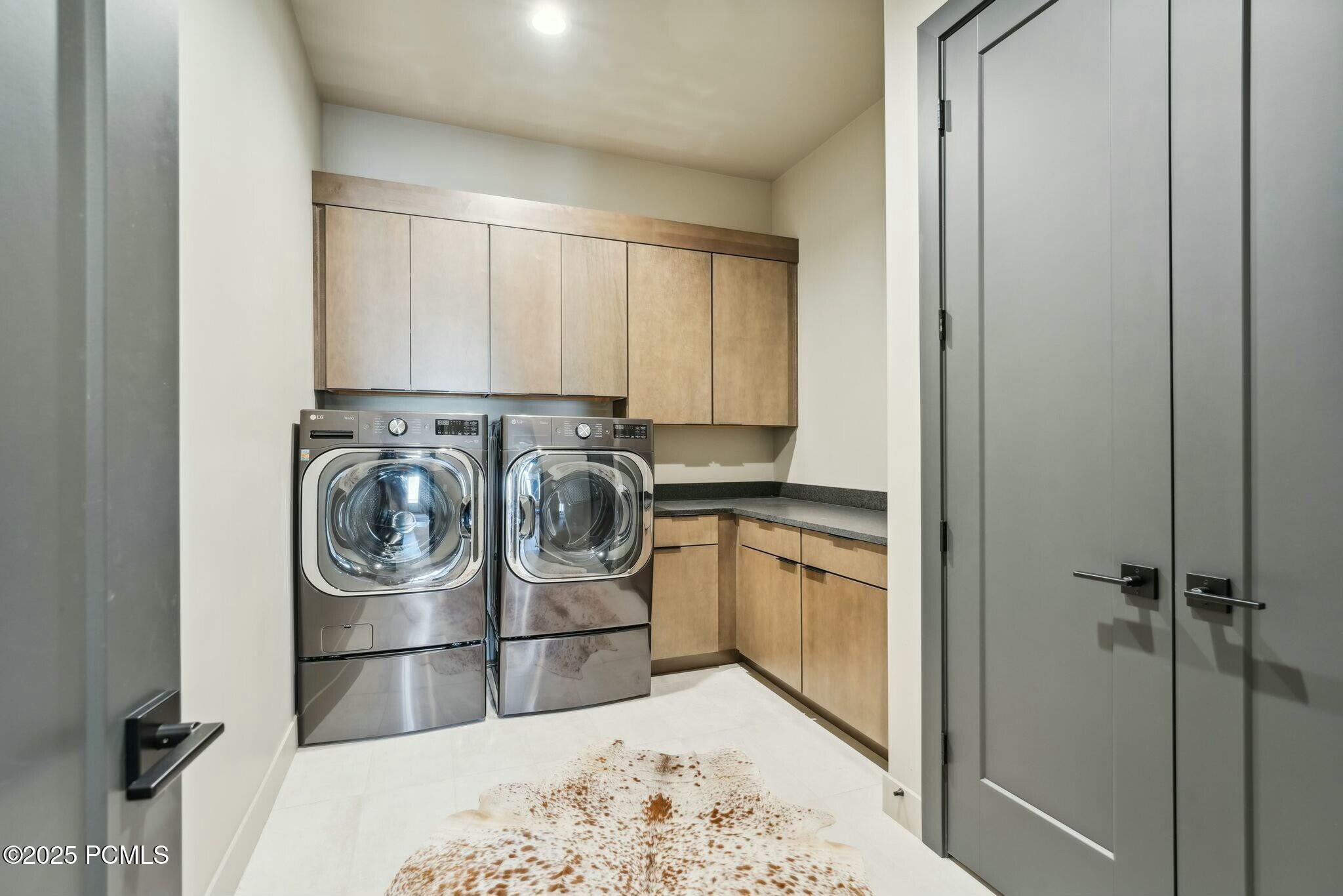 5329 N Lauralwood Street