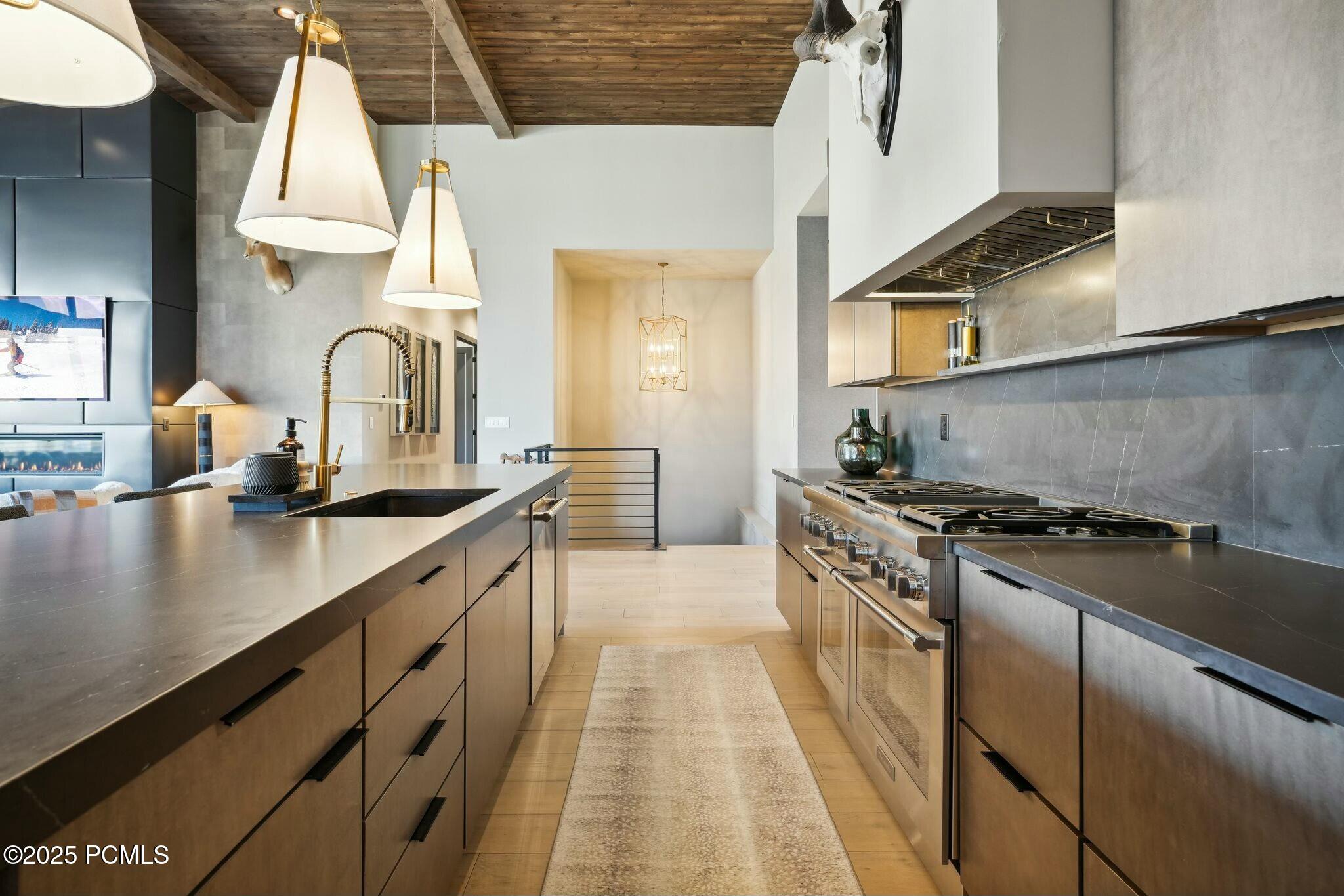 5329 N Lauralwood Street