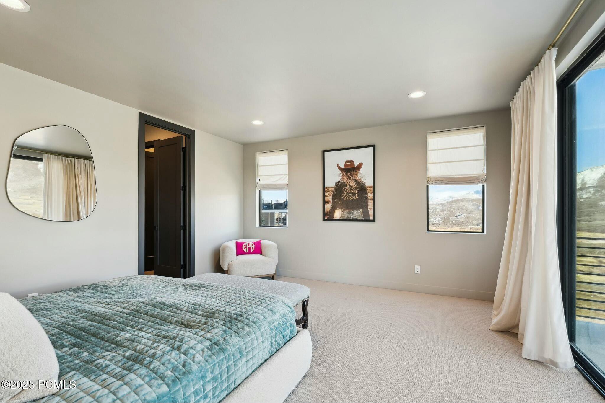 5329 N Lauralwood Street