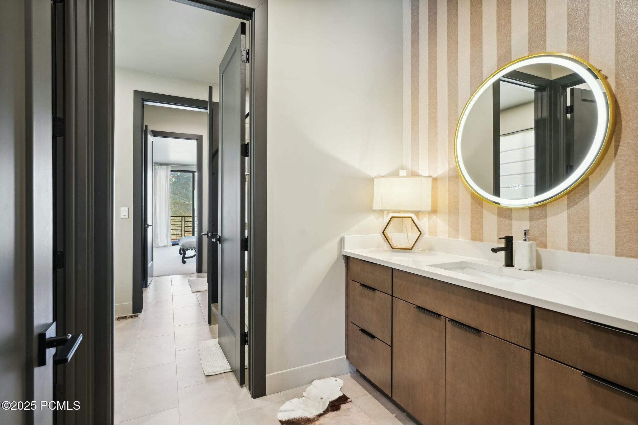 5329 N Lauralwood Street