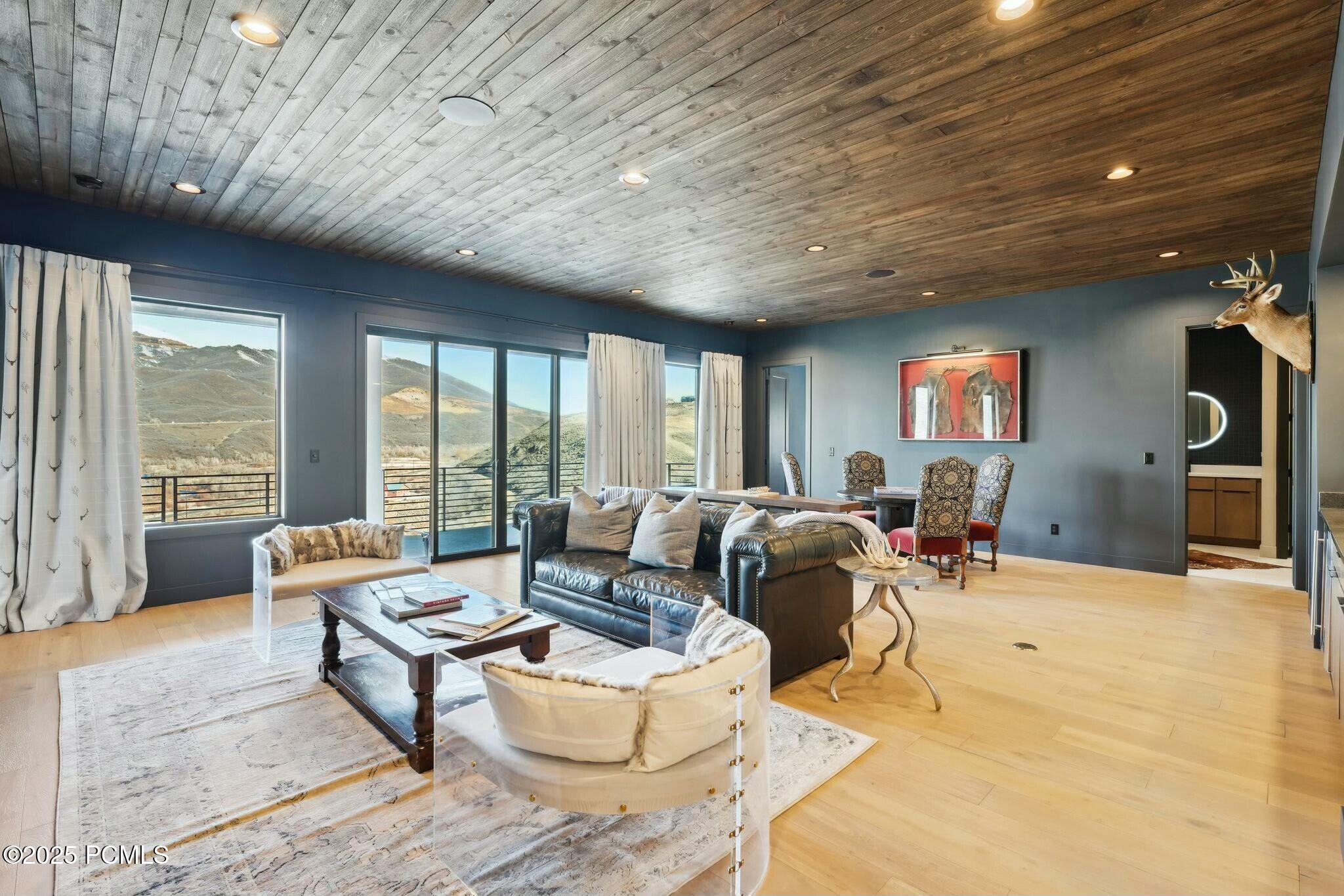 5329 N Lauralwood Street