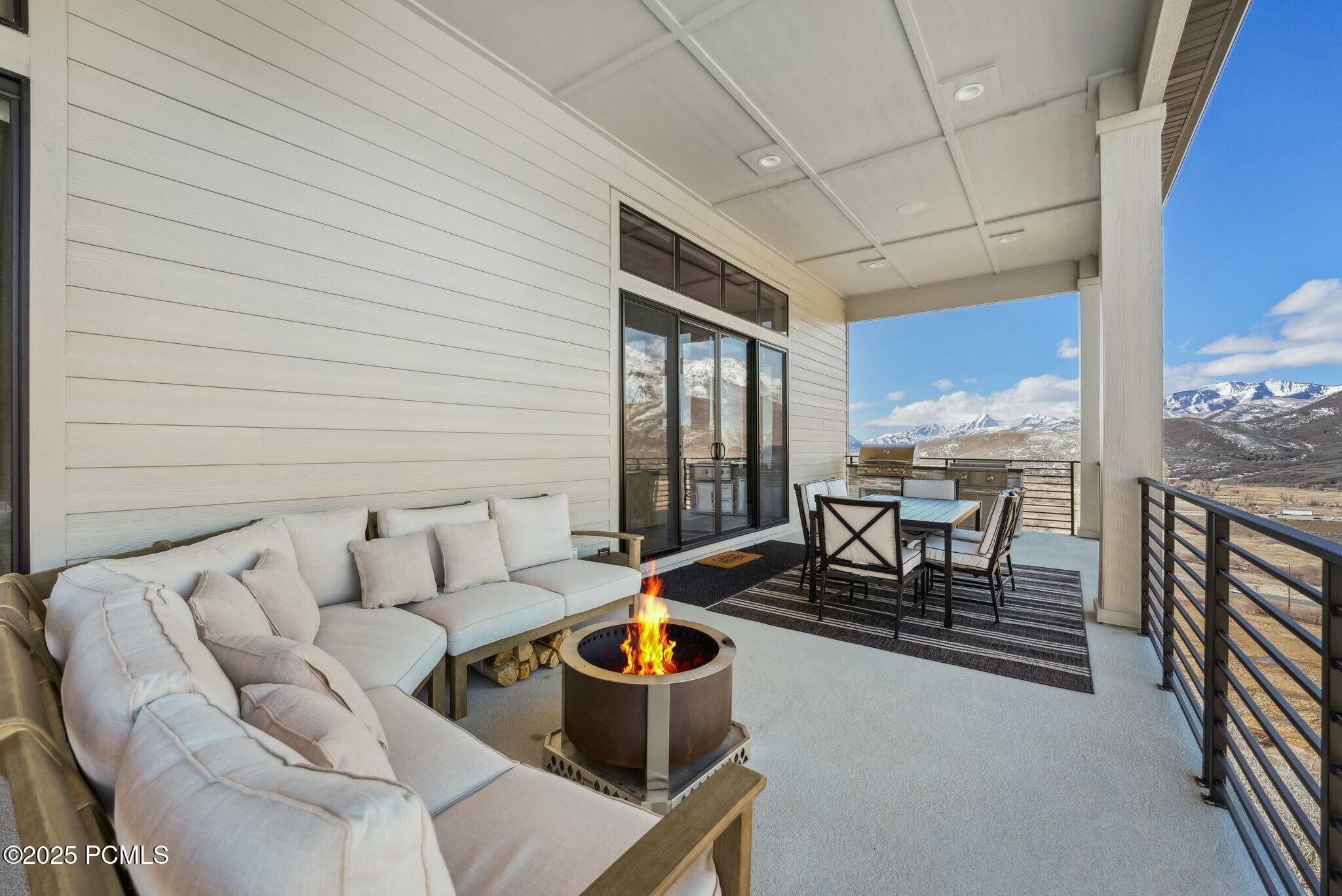 5329 N Lauralwood Street