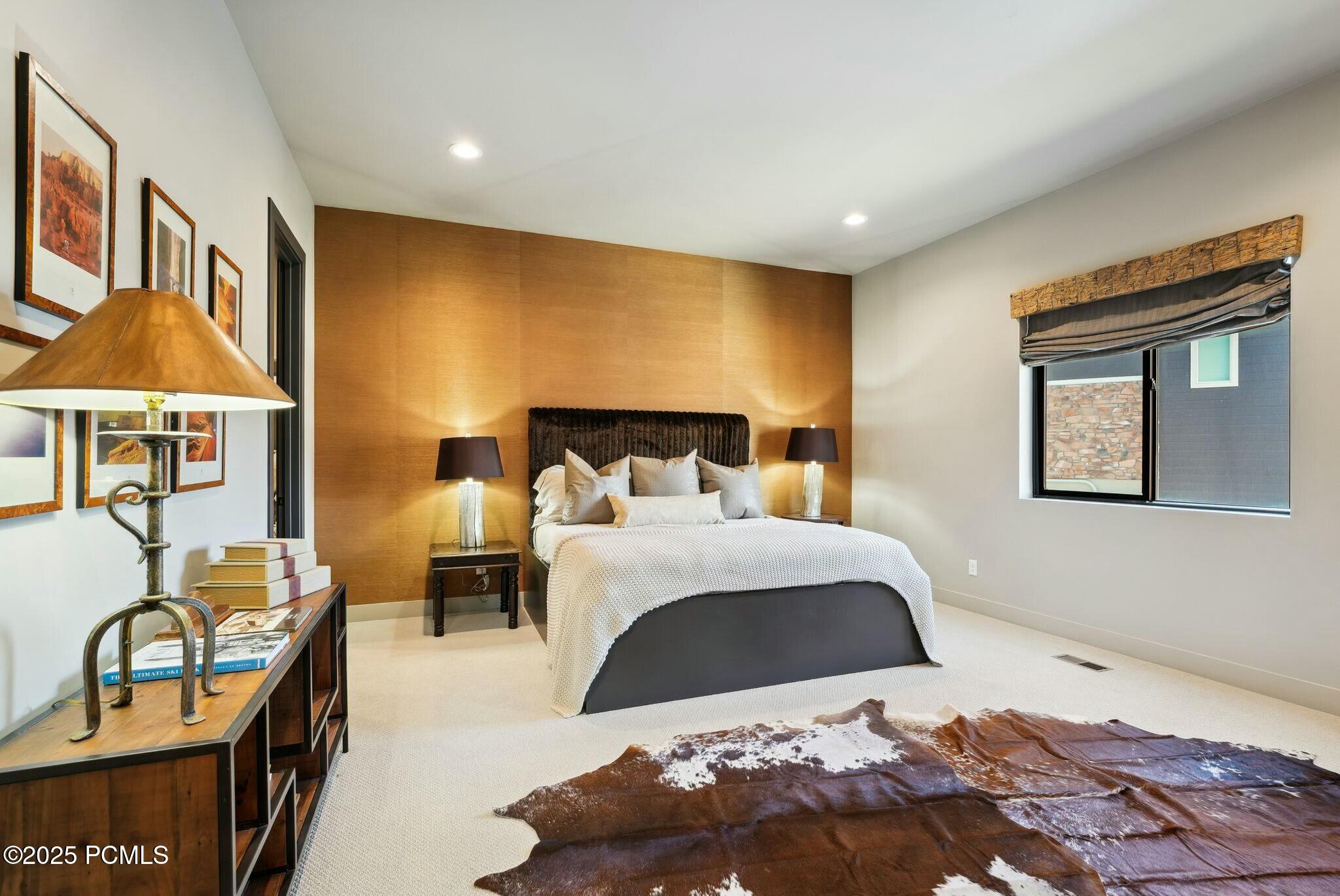 5329 N Lauralwood Street