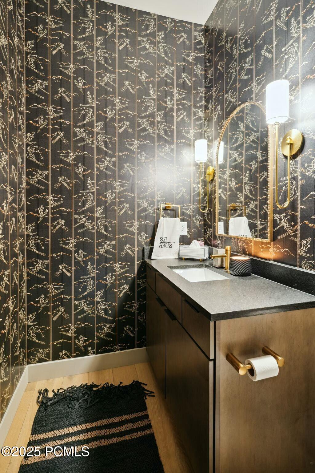 5329 N Lauralwood Street