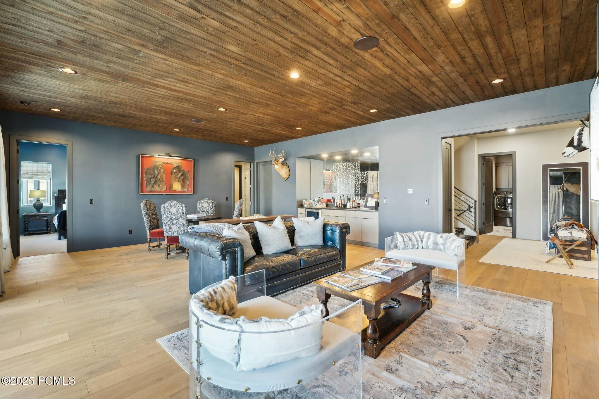 5329 N Lauralwood Street