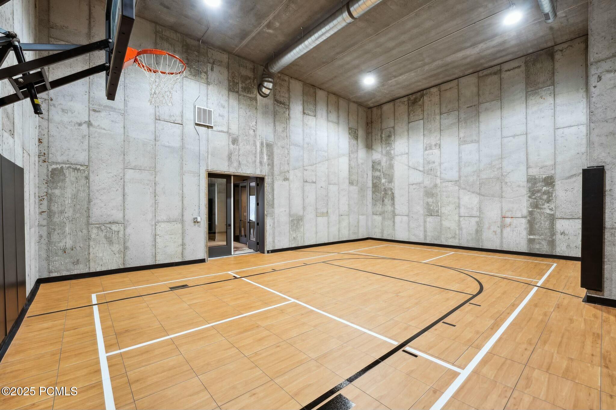 5329 N Lauralwood Street