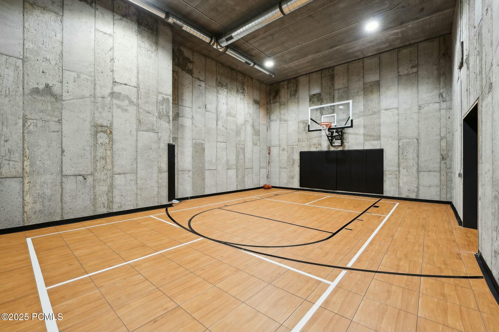 5329 N Lauralwood Street