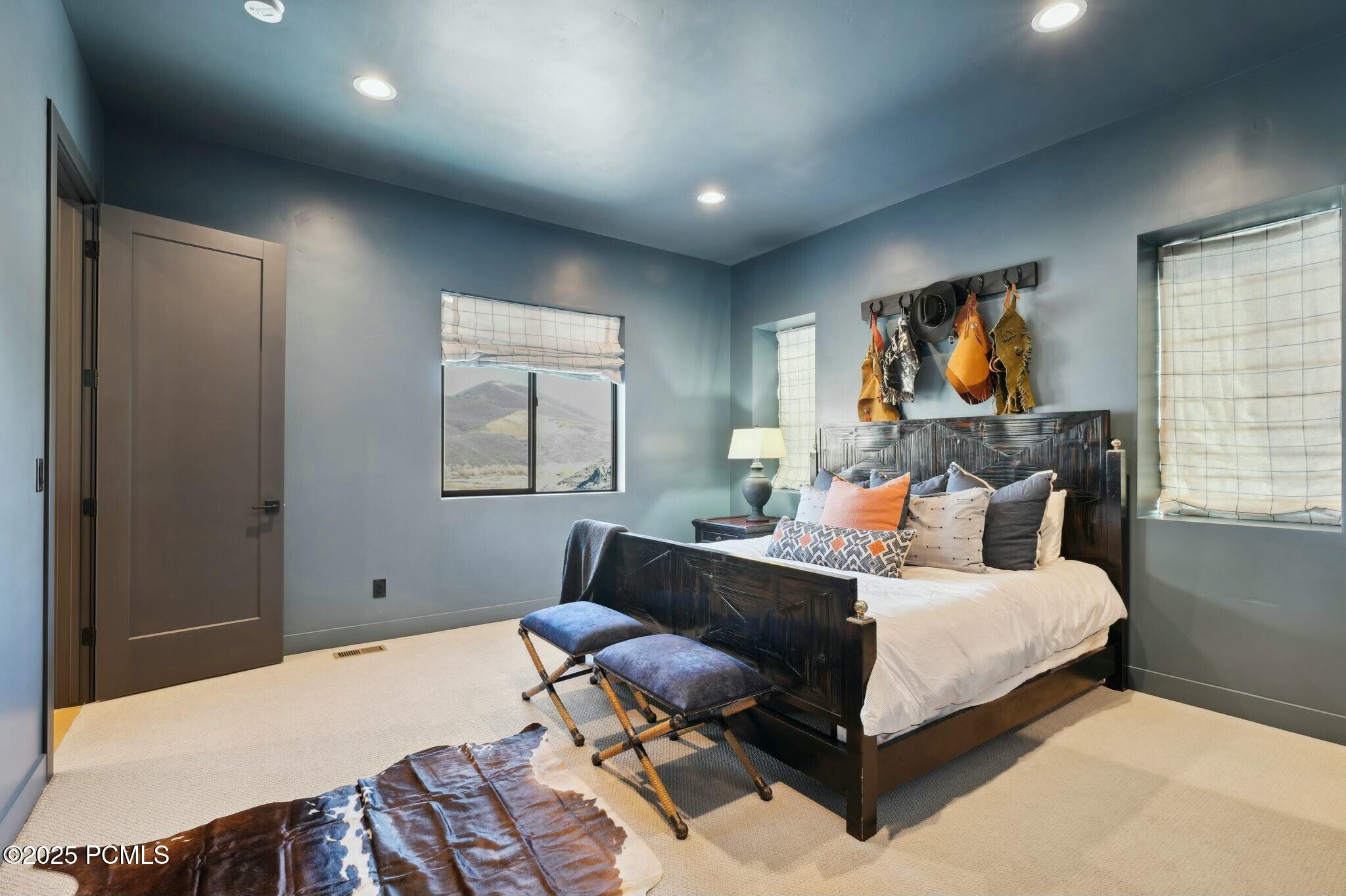 5329 N Lauralwood Street