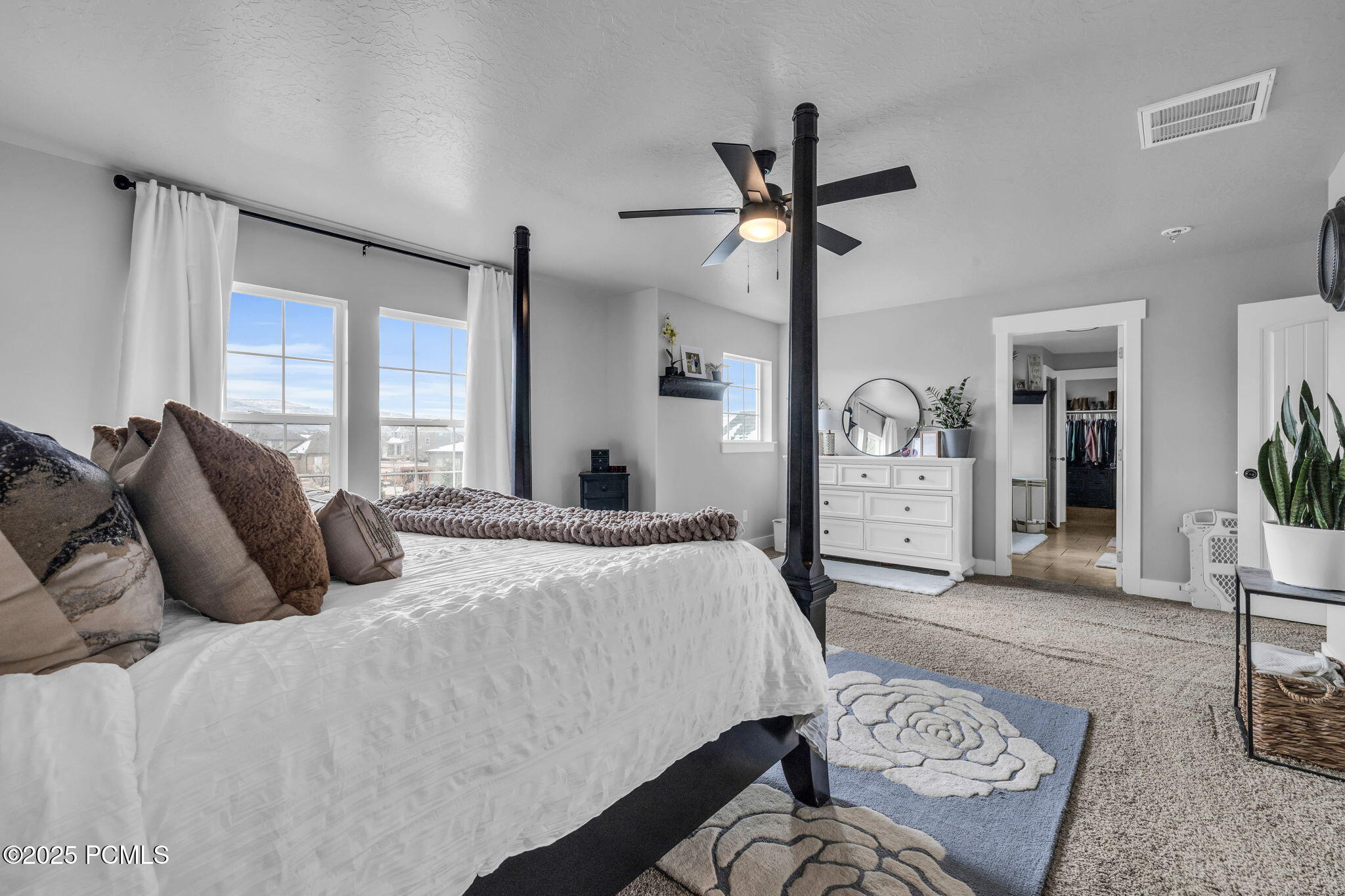 1962 Bluff Crest Road