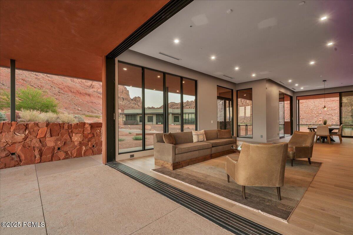 784 N Sanctuary Place