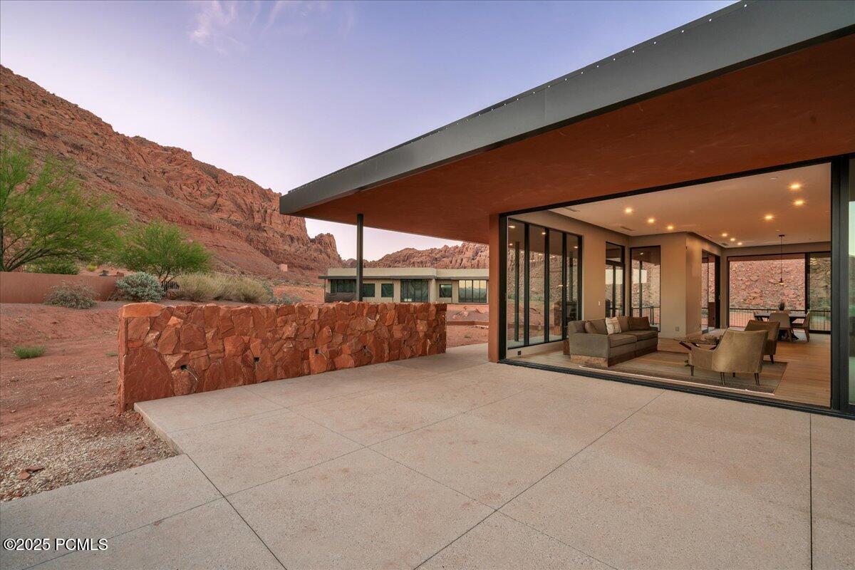 784 N Sanctuary Place