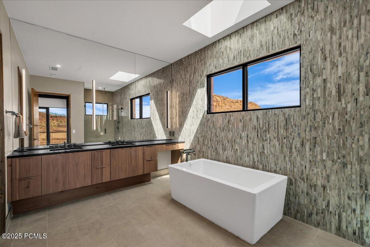 784 N Sanctuary Place