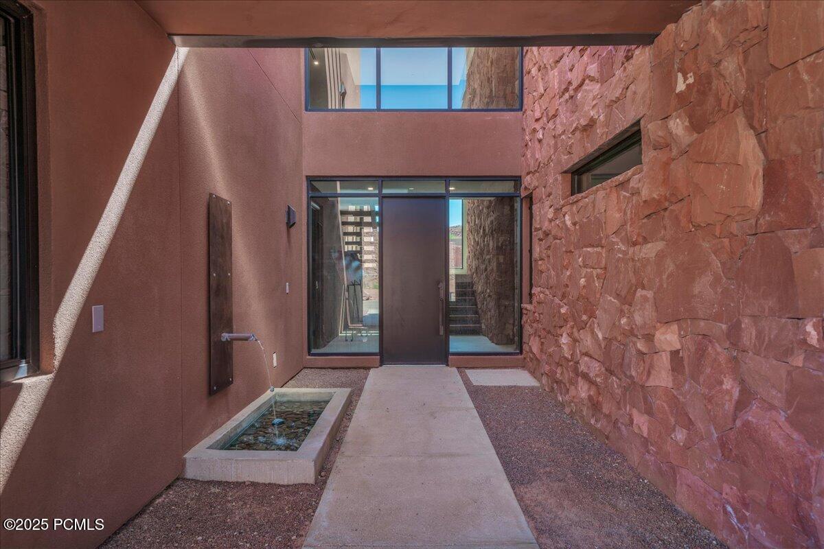 784 N Sanctuary Place