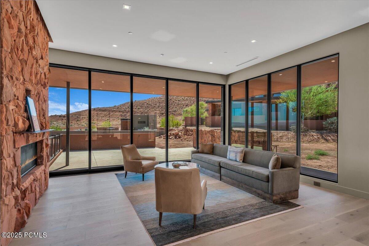 784 N Sanctuary Place