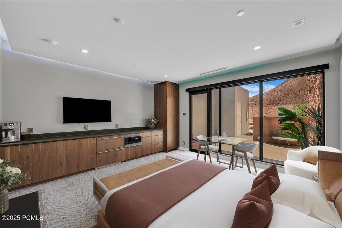 705 N Sanctuary Place