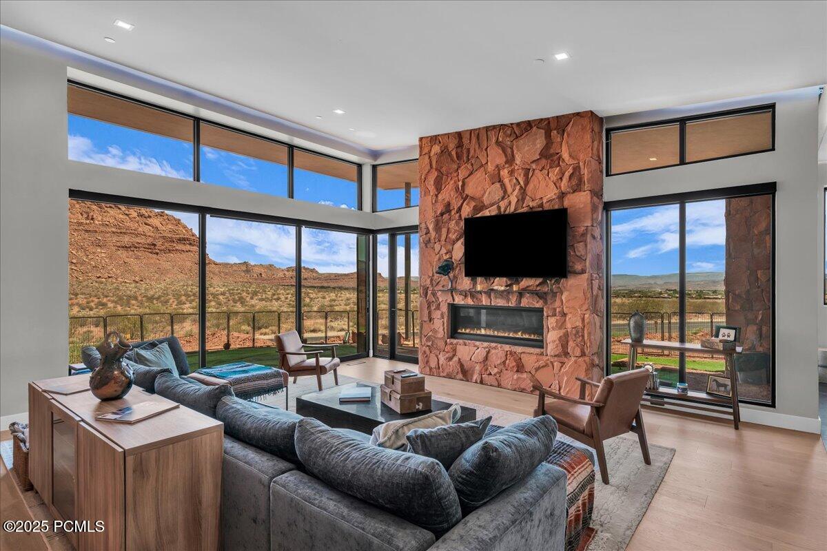 705 N Sanctuary Place