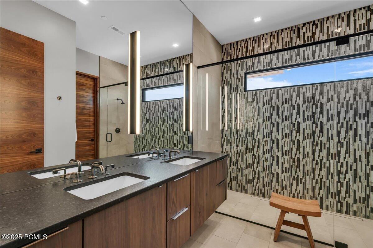 705 N Sanctuary Place