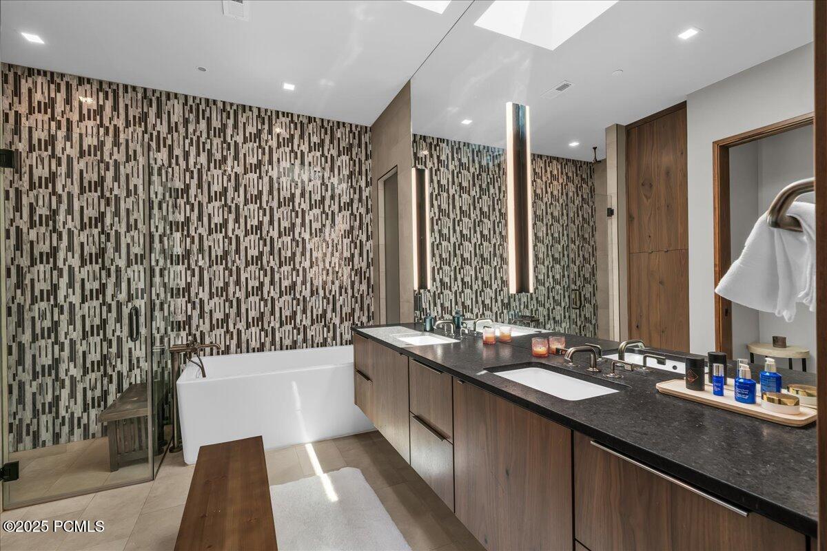 705 N Sanctuary Place