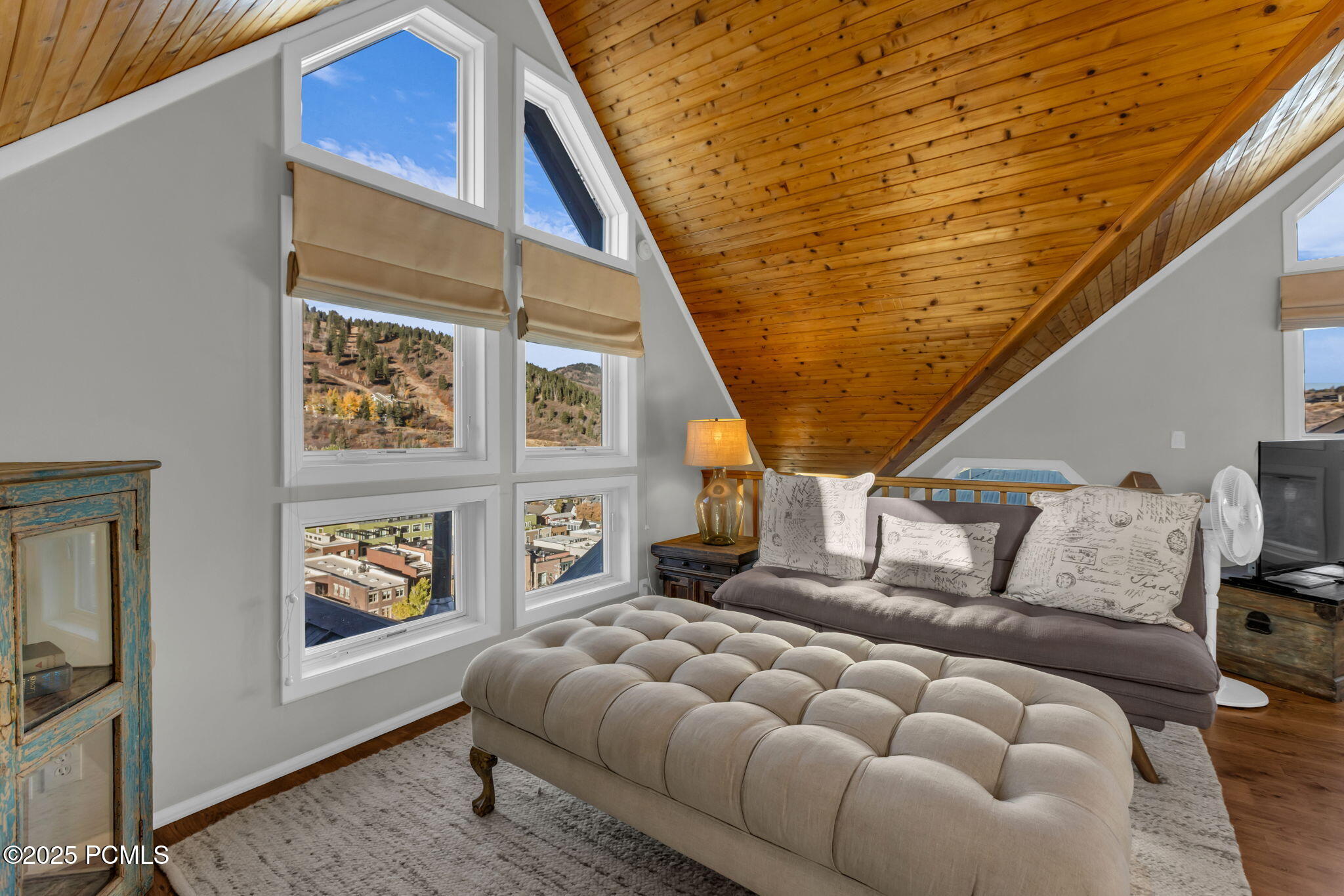 253 Ontario Avenue, 1 & 2