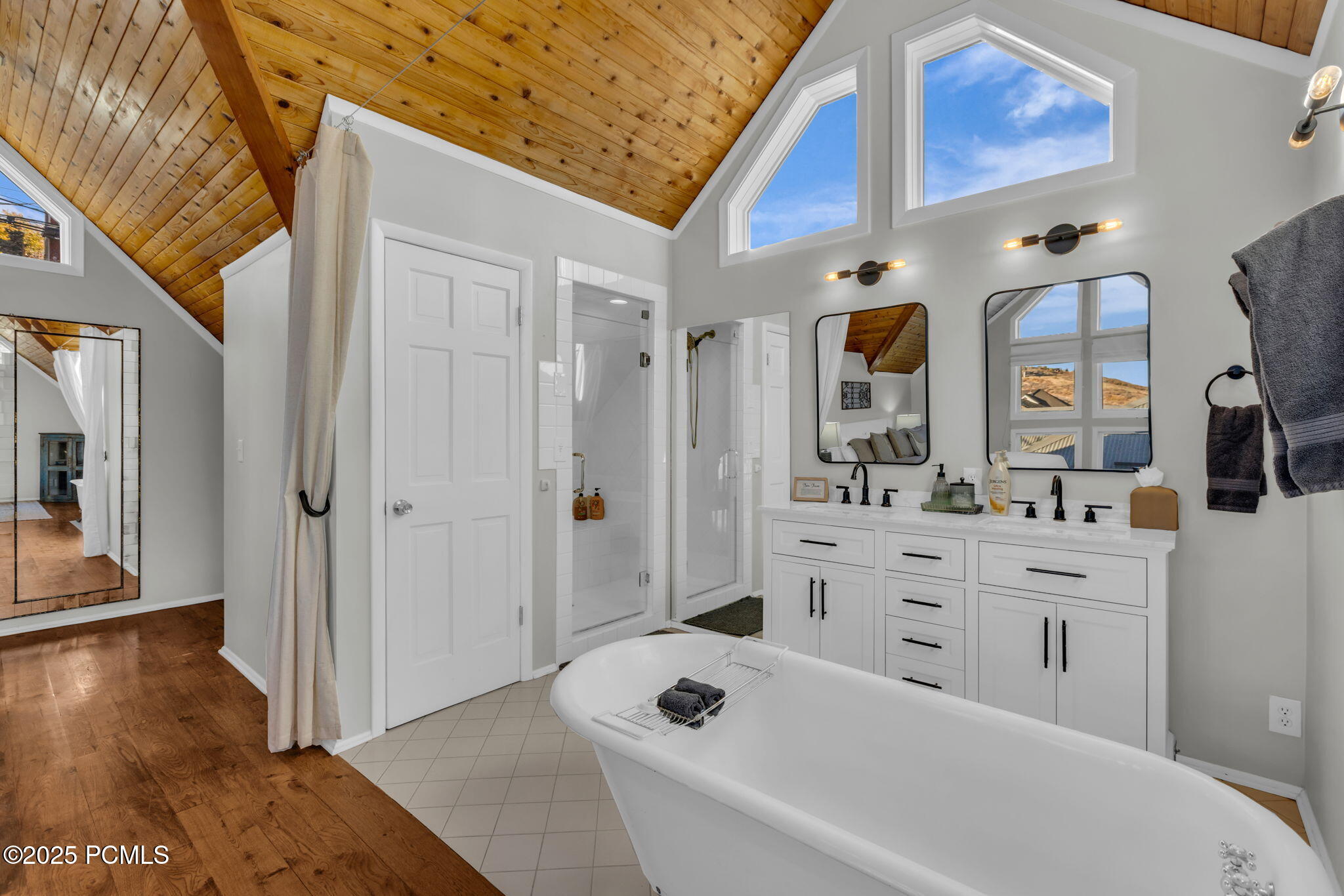 253 Ontario Avenue, 1 & 2